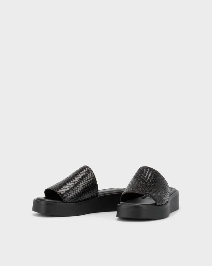 Danya-sandaler