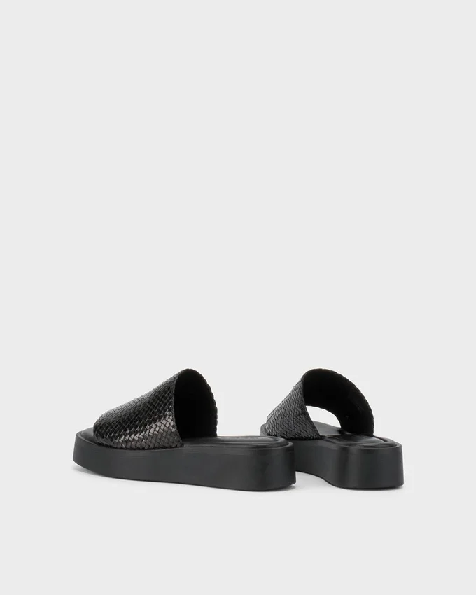 Danya-sandaler