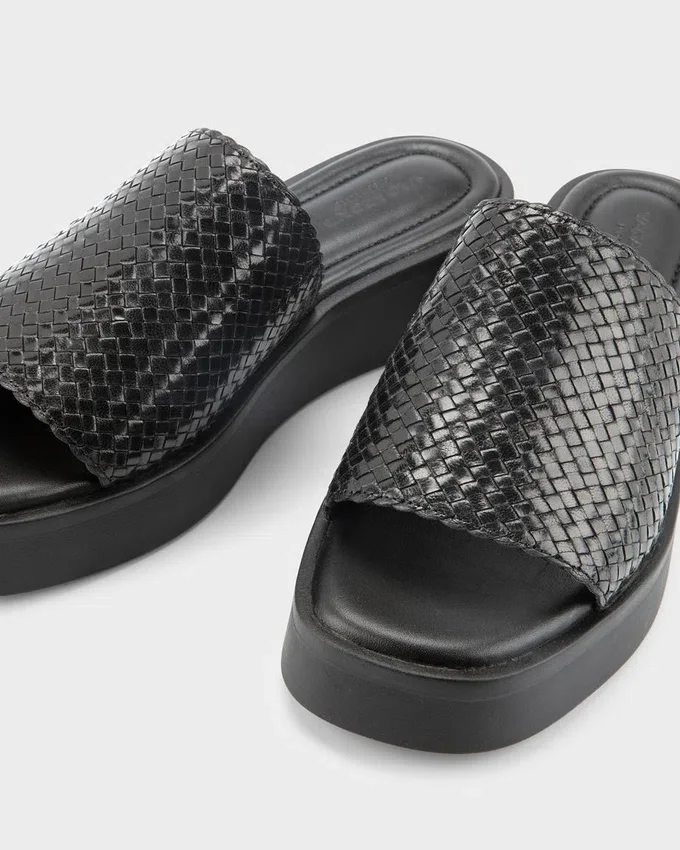 Danya-sandaler