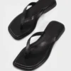 Izzy-sandaler
